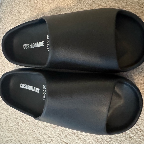 Cushionaire Black Slide Sandals - Picture 3 of 4